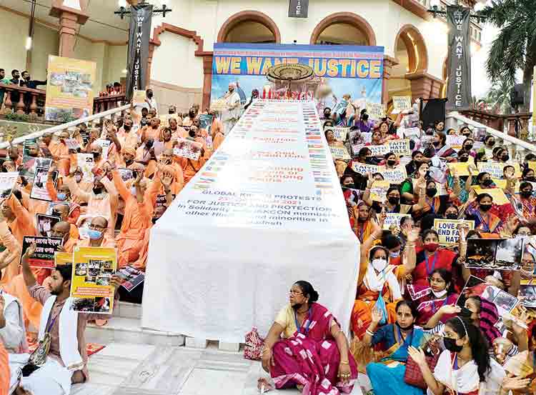 Around 5,000 monks, devotees and pilgrims of Iskcon organised a congregation and chanted kirtan at its global headquarters in Nadia’s Mayapur on Saturday evening, demanding justice for the alleged killing of its monks and vandalisation of temples in Bangladesh. Similar protests were held at 150 Iskcon temples across the globe. Subekshana Das, co-director of Iskcon Mayapur, said: “We appeal to the Bangladesh government to take strong and tangible action against the perpetrators so that the interest of minority community is safeguarded in Bangladesh.” 