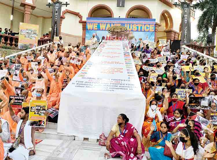 Iskcon devotees hi-res stock photography and images - Page 2 - Alamy