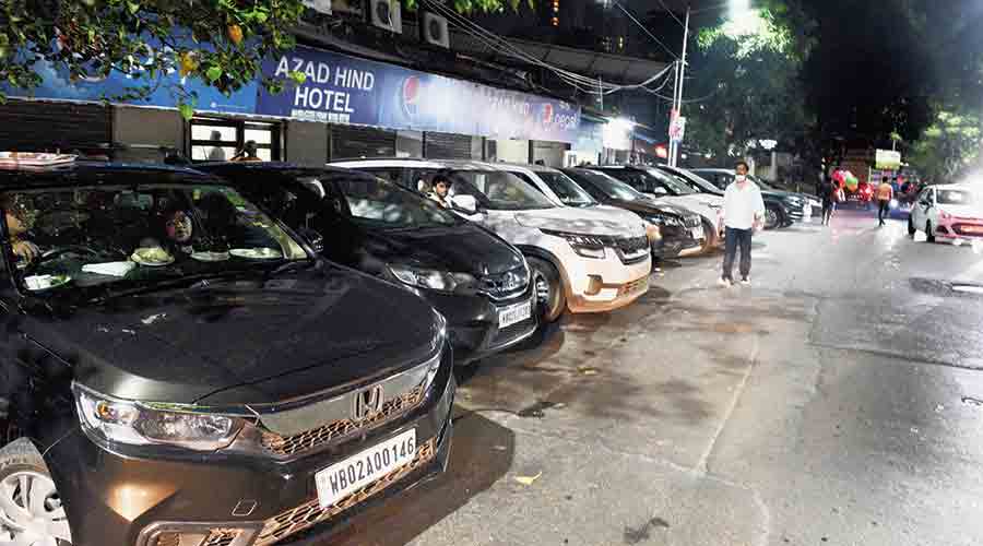 Cars parked outside Azad Hind Dhaba on Ballygunge Circular Road at 11.30pm on Saturday