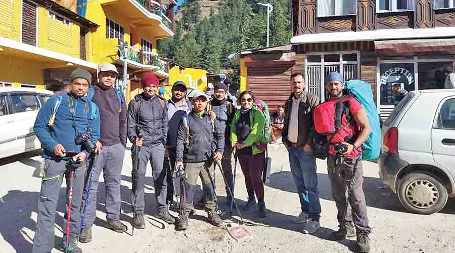 The group of trekkers in Uttarakhand. Subhayan Das is on extreme right and Tanumoy Tewari is fourth from right