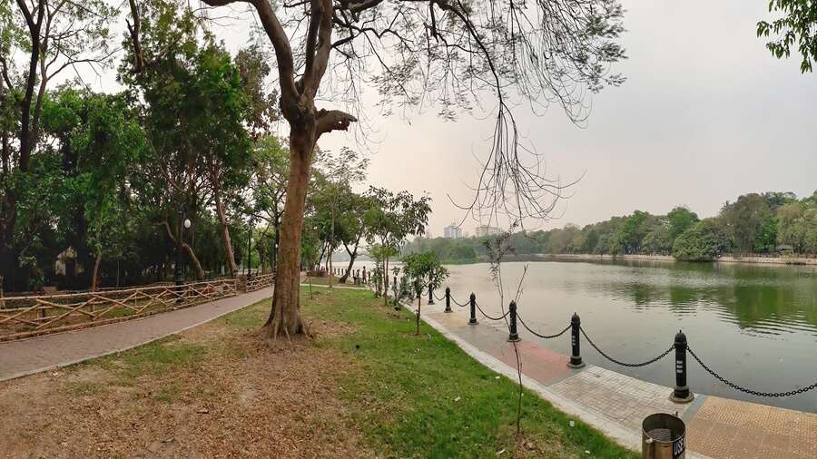 Rabindra Sarobar Metro Station to Rabindra Sarobar Lake