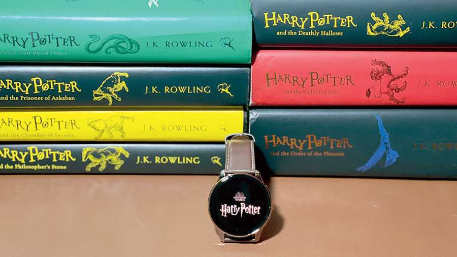 Here's Why The New OnePlus Special Edition Harry Potter Watch Is A  Must-Have For Potterheads
