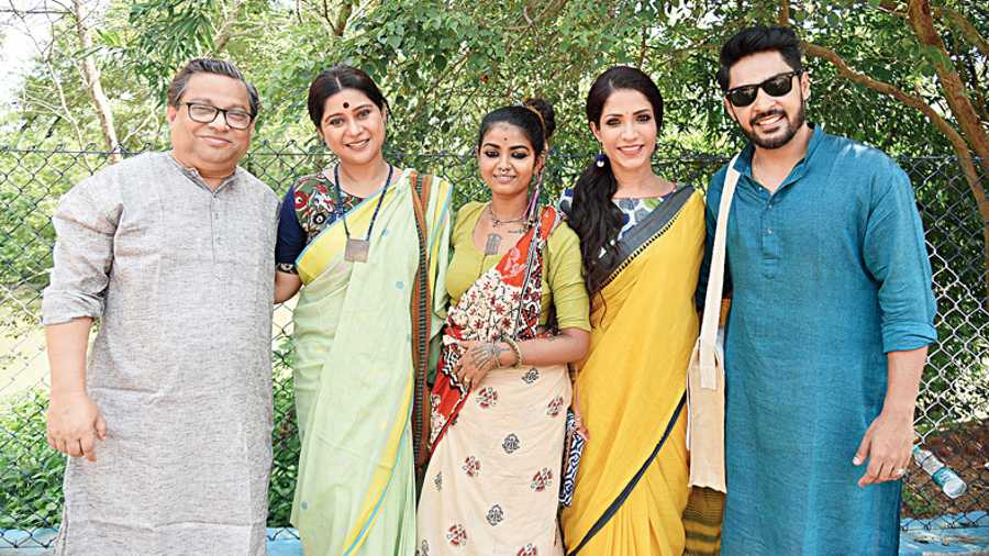 (L-R) Ashim Raychowdhury, Lipika Chatterjee, Shreemoyee, Richa Sharma and Gourab Chatterjee Shreemoyee