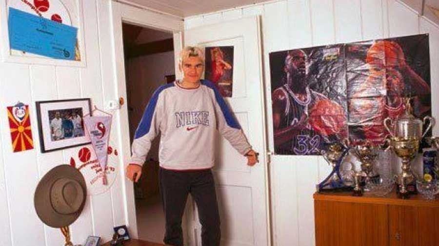 A 17-year-old Roger Federer with pin-ups of Shaquille O’Neal, Michael Jordan and Pamela Anderson in his bedroom in Basel