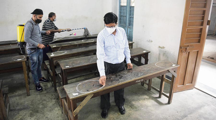 Reopening: Kolkata private schools keep eye on Covid scenario