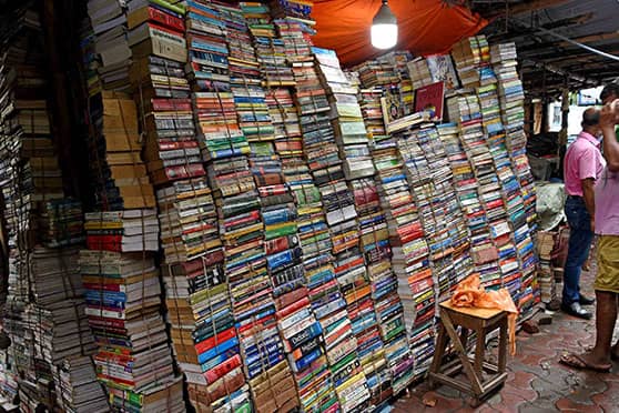 Jadavpur 8B bus stand: The book-stand at this busy crossing grazes the boundary wall of Jadavpur University; it’s hard to miss. The books are stacked on the pavement itself. You’ll find all sorts of second-hand guide books and competitive exam preparation books on GATE, IIT-JEE, CAT and the like. Dictionaries are available too. 