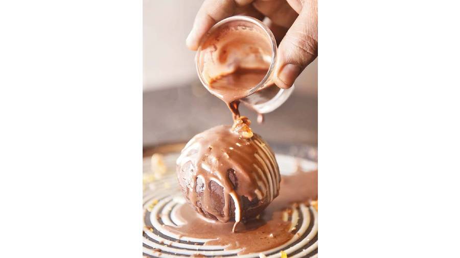 Conclude your meal by digging into Choco Hazelnut Mousse. This rich dessert comes in a dome shape, which crumbles into pieces (thanks to the hot chocolate sauce) and exposes the satin-smooth chocolate and hazelnut mousse.