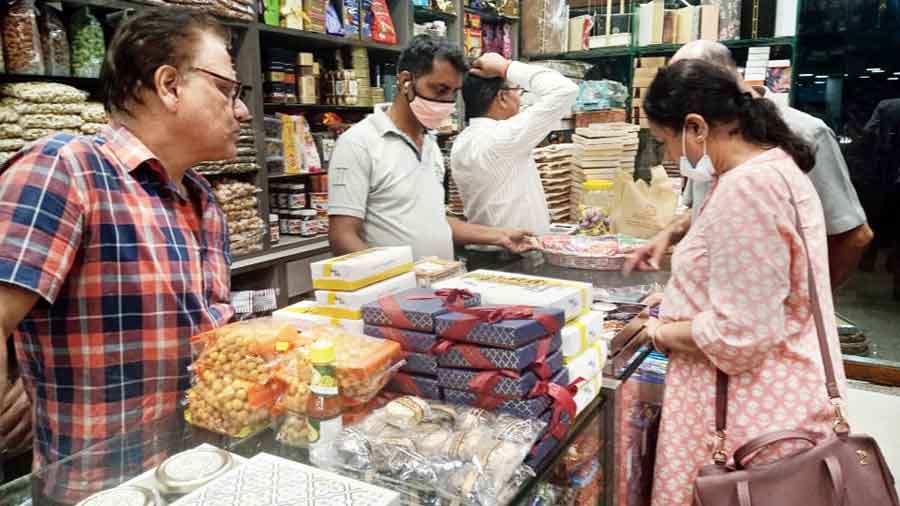 Customers busy shopping at Bhagya Lakshmi in Kankurgachhi ahead of Diwali.