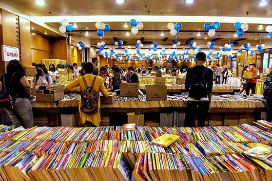 Haldirams Banquet in Ballygunge wore a colourful, festive look where Kitab Lovers held Load the Box. 