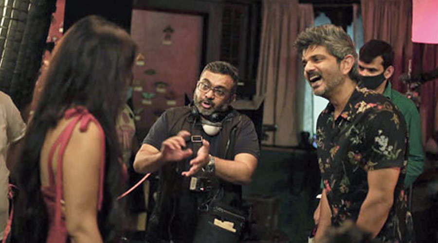 Indrajit Nattoji (centrein picture above) on the sets of Aafat-E-Ishq