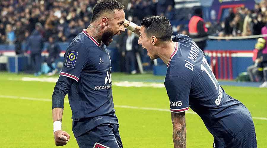 PSG’s Angel Di Maria (right) celebrates with teammate Neymar after scoring their second goal against Lille  in Paris on Friday. 