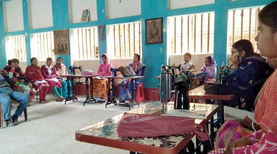 MOM Sunderbans Self Help Group, joint winner of  The Somak Dutta Endowment