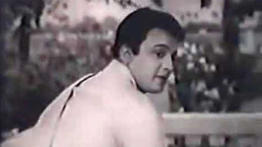 A still from Nisithe (1963), the movie which Uttam Kumar was shooting for at Jiaganj