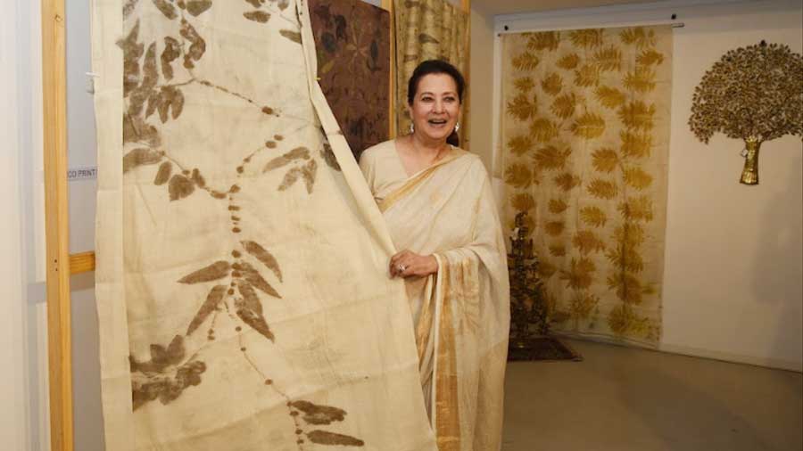 Moon Moon Sen with an eco-printed sari from the Beej and Co at CIMA Art in Life
