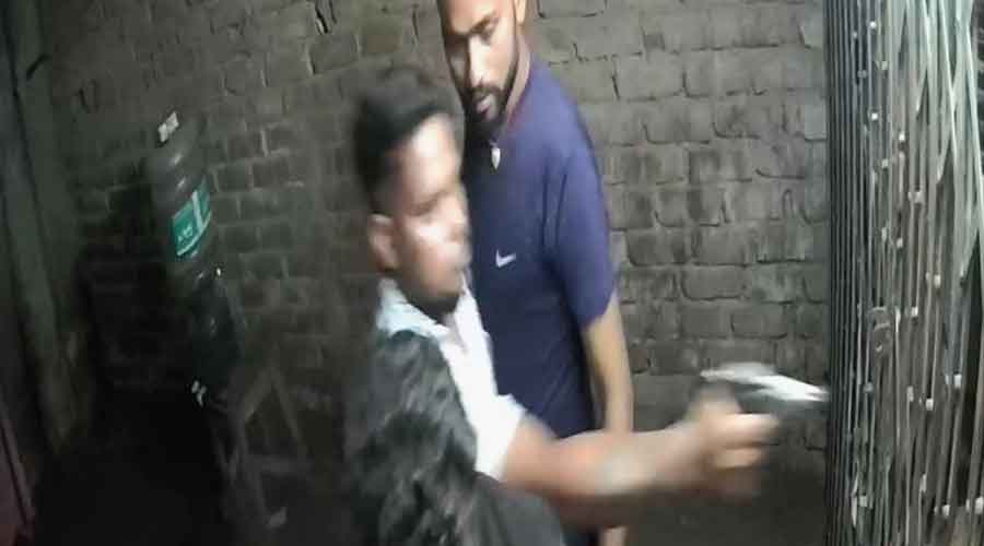 Group fires at home of promoter in Bansdroni, one injured
