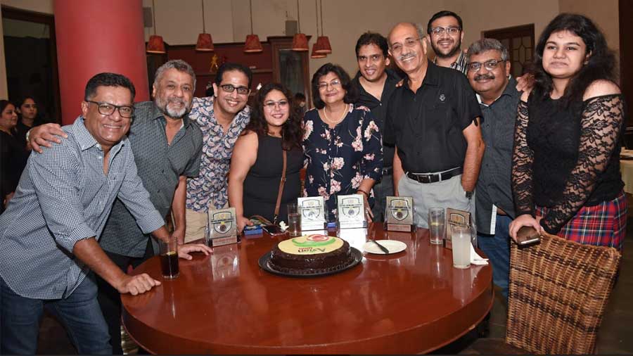 Asian Bowls won the Challengers Plate, with Smit Mehta (third from right) jointly bagging the Most Promising Player title