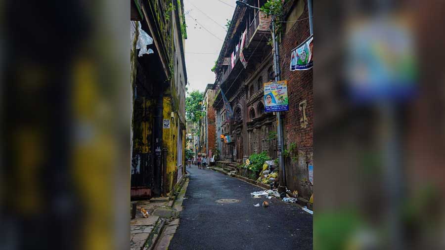 “I love to walk, and that love has taken me through many roads and streets of Kolkata…” — Partha Sarathi Basu