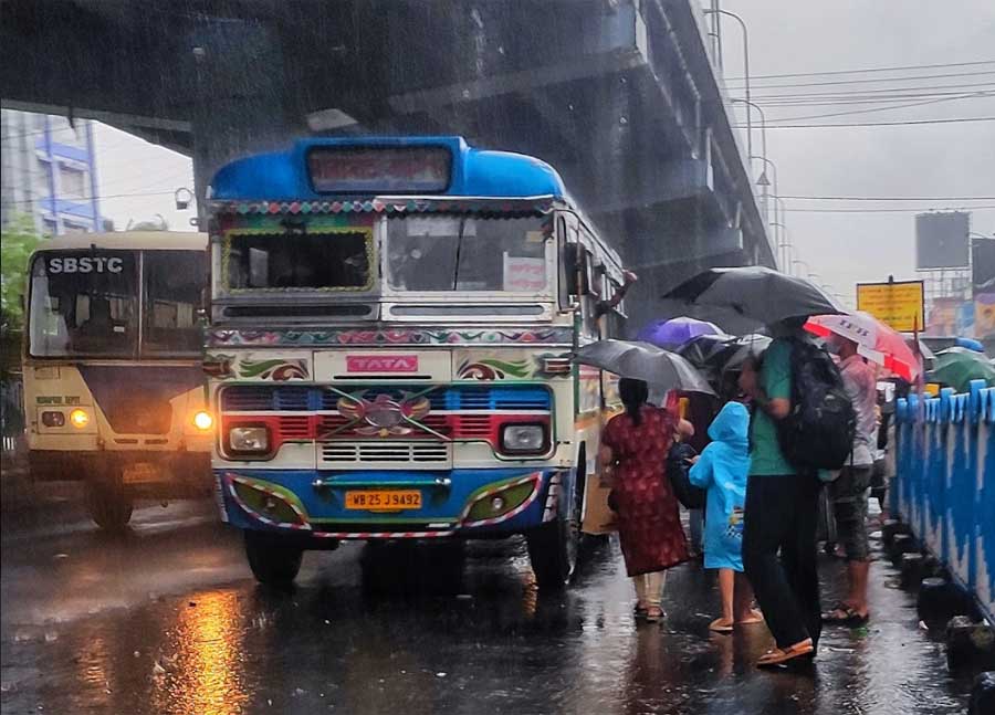 According to an IMD alert on Tuesday morning, a deep depression over north Odisha and north Chhattisgarh will cause heavy showers in Kolkata for 24 hours