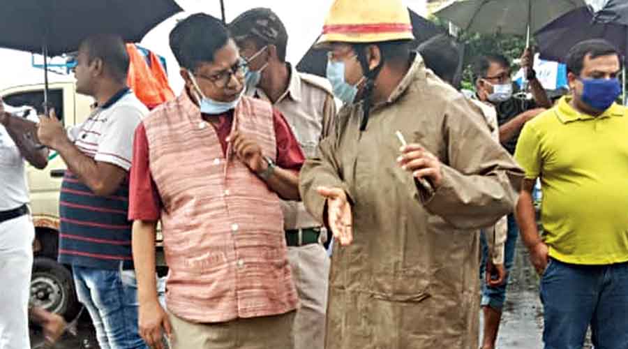 NKDA chairman Debashis Sen speaks to a fire brigade officer at the site.