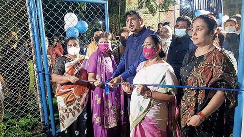 Minister and local MLA Sujit Bose inaugurates the corner in FE Park.