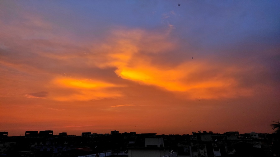 Though the weatherman had forecast fairly widespread showers and isolated heavy rainfall over Odisha and Gangetic West Bengal from September 18 to 20, the bright orangish hue of the Kolkata skies at dusk on Friday had held out the hope of better weather. 