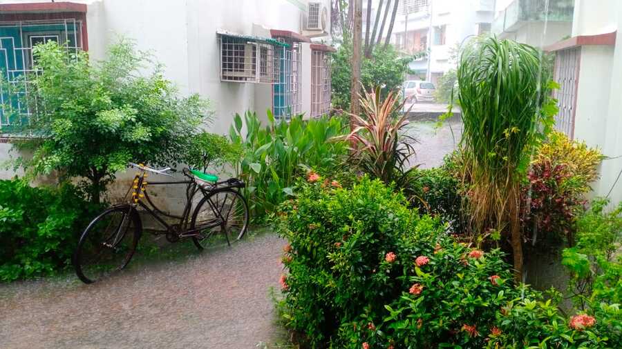 With barely three weekends left for Bengal’s biggest festival, Durga Puja, the rain (photograph shows a housing complex in Salt Lake) dashed the hopes of a Saturday shopping spree. 