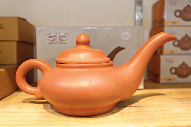 Organic Clay Kettle 250 ml @Rs 265, 1.5 ltr @Rs 660