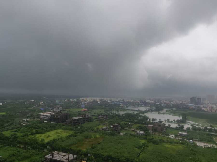 The IMD Kolkata's impact forecast for the day, updated at noon on Monday, said there would be “few spells of rain/thunder with one or two spells of heavy rain with thundershowers very likely”. The expected impact, it said, would be waterlogging in low-lying areas and traffic congestion