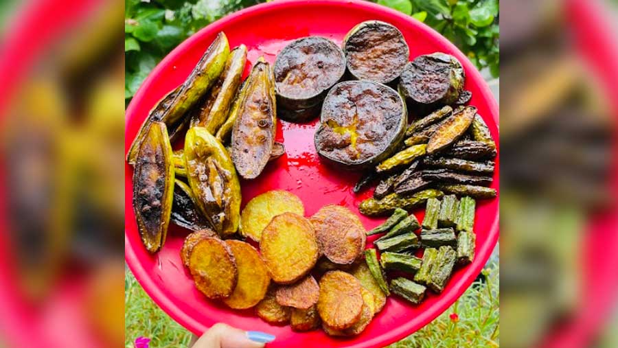 BHAJA: Khichuri can rarely be imagined without a vegetable fry, or a bhaja. Be it potatoes, pumpkin, okra, or even potol, bhaja is needed to create a textural contrast to the silkiness of the khichuri.