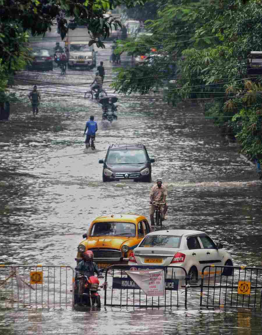 At Taratala in south Kolkata. Kolkata received 142mm rain till 8.30 on Monday morning. Just for perspective, Mumbai got 944mm of rain that disastrous July 26 in 2005