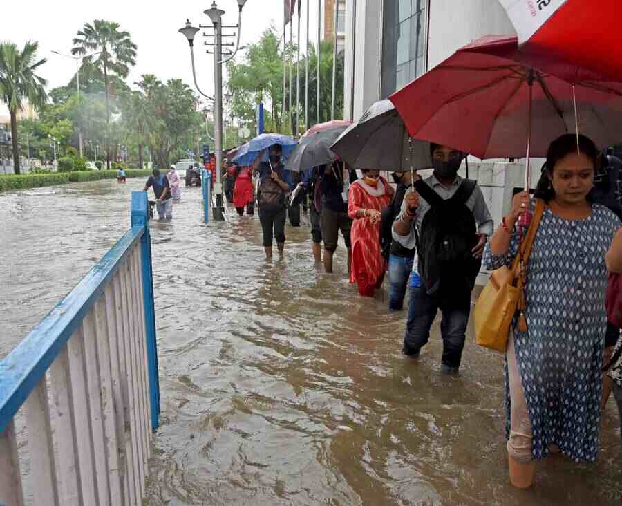 Rain hits 13-year high, Kolkata gets that sinking feeling