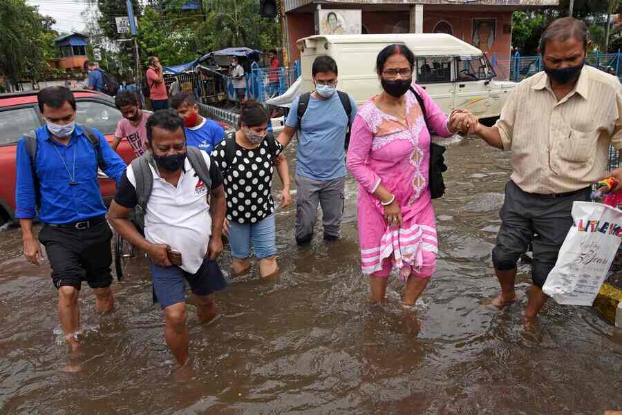 The Alipore Met office in  a special weather bulletin on Tuesday said rain or thundershowers with lightning are very likely to occur at most places over the districts of south Bengal on Tuesday and Wednesday. Heavy rain was likely at one or two places in Kolkata on Tuesday, it said. Several long distance trains from Howrah were rescheduled to start from other nearby stations instead