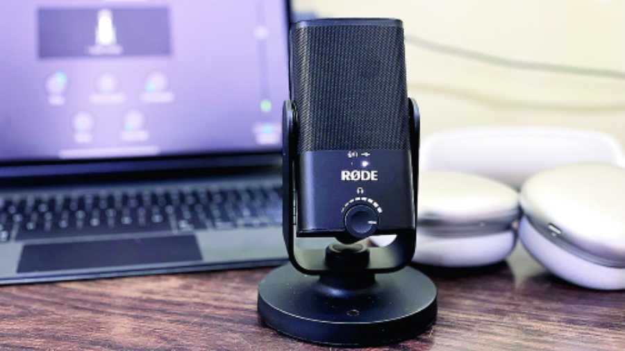 Rode NT-USB Mini is ideal for amateur podcasters and  singers. 