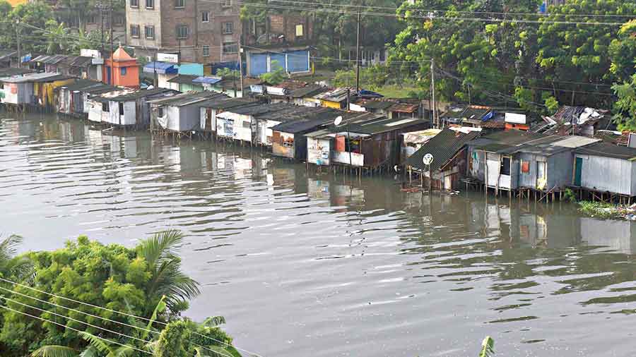 Full, Kolkata canals can’t drain water
