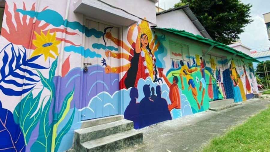 Mukherjee took up the task of beautifying a dilapidated clubhouse in his Kankurgachhi neighbourhood.