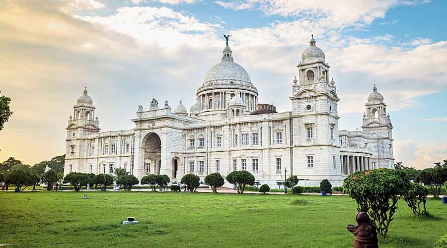 Drone use inside Victoria Memorial lands 2 Bangladeshis in jail 