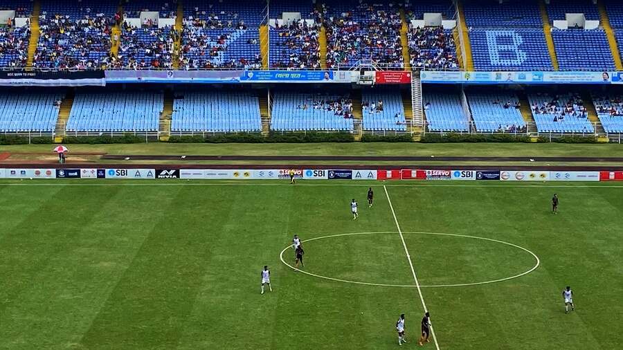 After an interval of 18 months, spectators were back to Salt Lake stadium on Thursday. Around 10,000 football fans reportedly turned up to watch the match between Gokulam Kerala FC and Mohammedan Sporting
