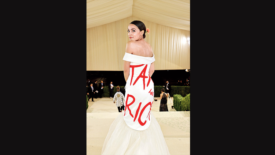 Alexandria Ocasio-Cortez - American Diaries: AOC at the Met Gala 2021 ...