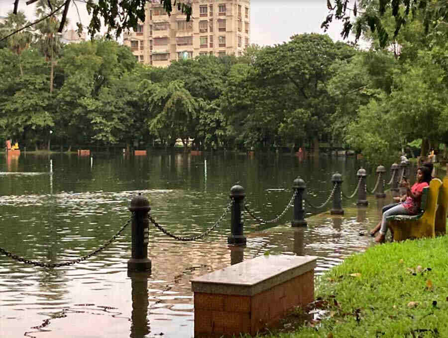 MORE RAIN ON WAY: The overflowing Dhakuria Lakes on Friday, September 24. A rain-weary Kolkata has more downpours headed its way. Another cyclonic circulation is likely to emerge over northeast and east-central Bay of Bengal around Monday, September 27, according to the Met office. There is also an alert of heavy rain and strong winds for Kolkata for September 28 and 29