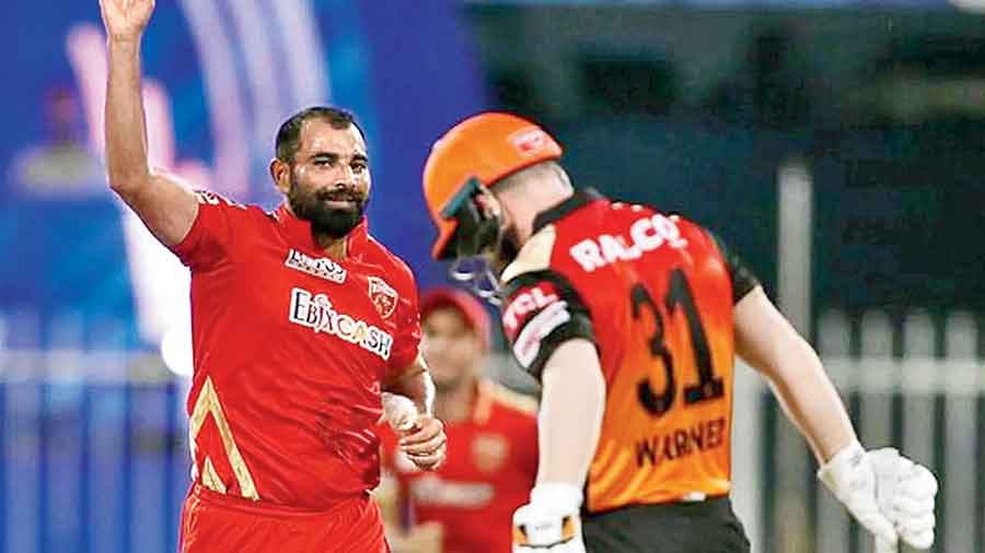 Mohammad Shami celebrates after taking the wicket of Sunrisers’ David Warner on Saturday. 