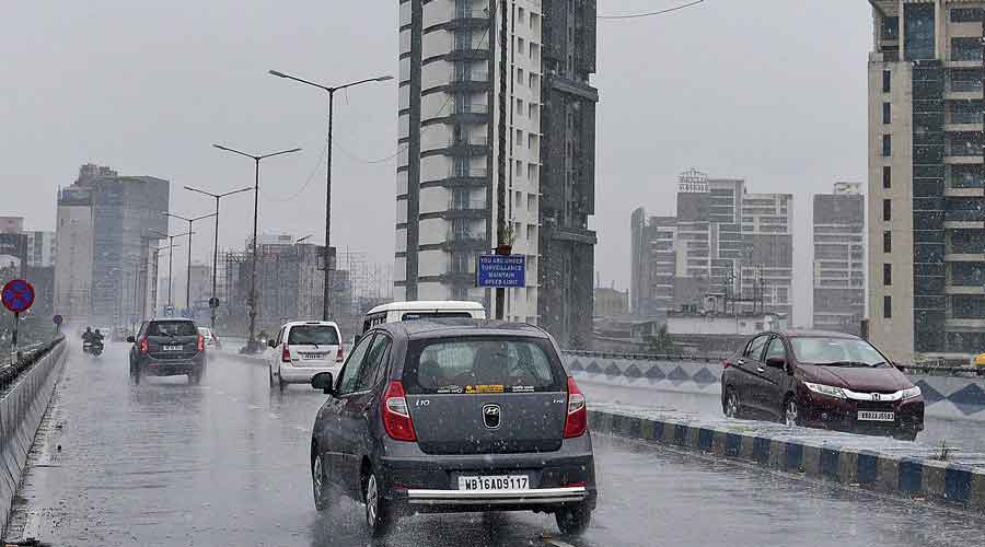 “The system is not a strong one. But nevertheless, some easterly winds from the Bay are flowing into Kolkata and adjoining areas. The moisture in these winds led to the formation of small clouds,” said Das.