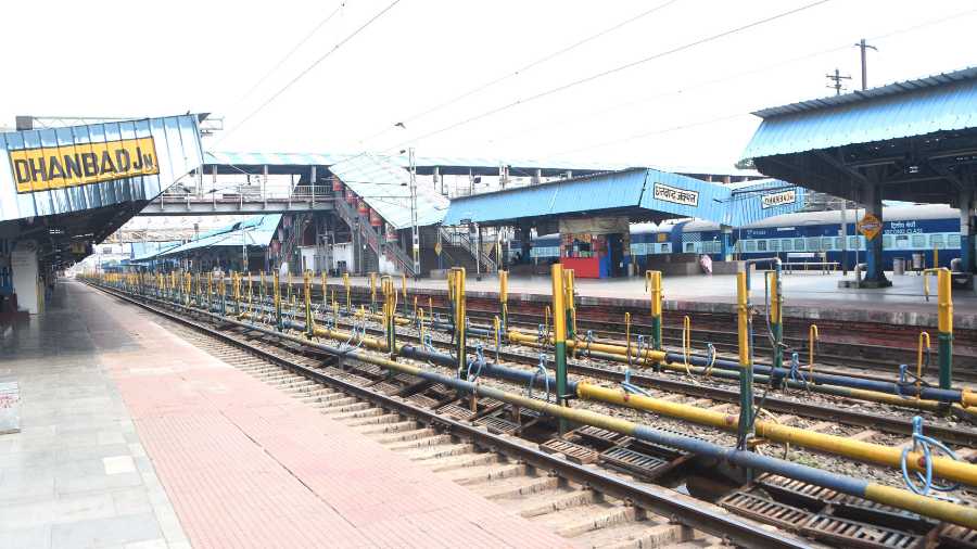  Dhanbad railway station.