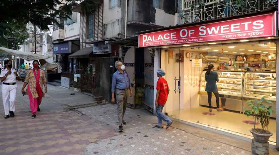 Palace of Sweets in Patuli has a menu of saccharine delights and chatpatta offerings such as ‘mango talshash’ and ‘bhakarwadi’
