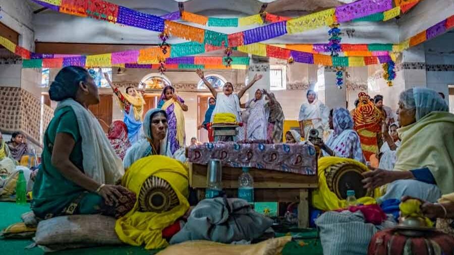 Like with most forms of religious performances, there is intense emotion on display during the ‘palas’ and daily ‘kirtans’ as devotees transcend into an almost euphoric state when singing of their love for their lord