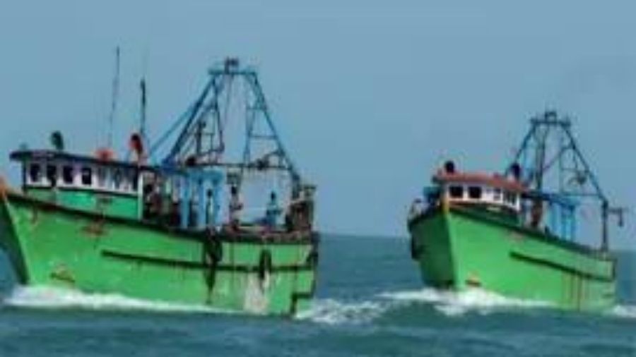 Sri Lankan Navy | Sri Lankan Navy arrests 12 Indian fishermen ...