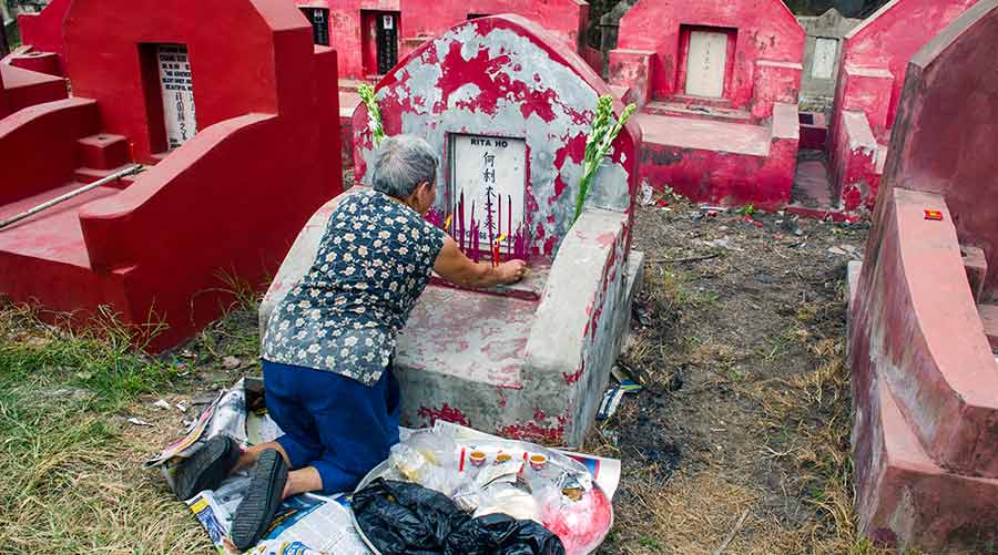 Kolkata’s Chinese community observes Tomb-Sweeping Day at Tangra cemeteries