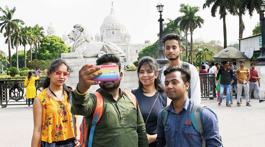 A group of visitors to the Victoria Memorial pose for a picture without masks on Monday. Though all Covid-19 related restrictions were revoked from April 1, advisory in respect of health and hygiene protocol, including wearing of masks at all times, hand hygiene and sanitisation of public places is still in force. 