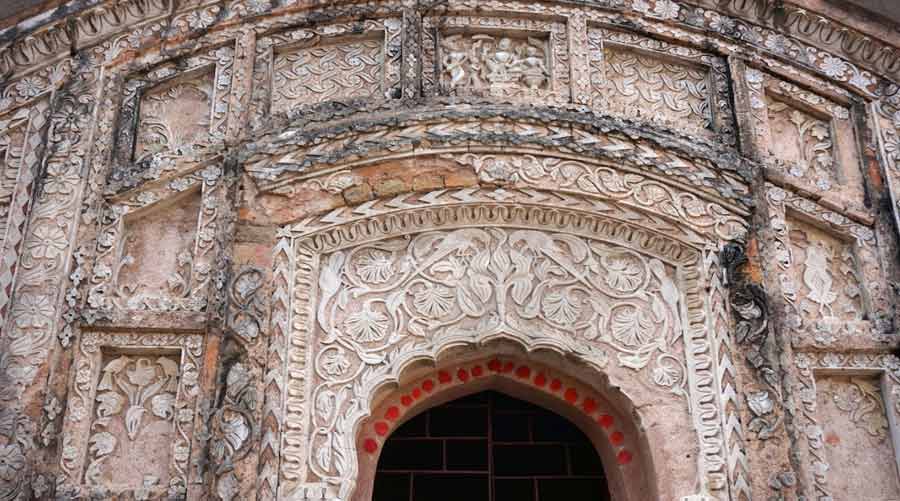Stuccos with floral motifs in one of the four ‘charchala’ temples at Nanoor