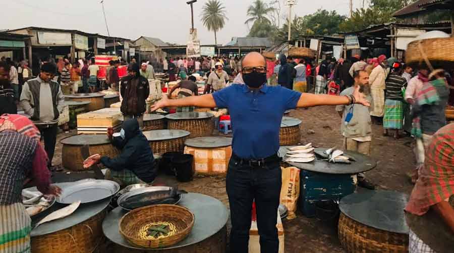 Susmita’s husband Joy at the Mawa wholesale market 