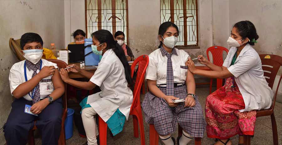 Students of Rammohan Mission High School get vaccinated against Covid-19 in south Kolkata on Tuesday. According to the health department, around 60 per cent of the children in the age group of 12 to 14 in West Bengal have been administered one dose of Corbevax